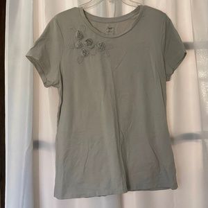 Motto Gray Tee w/floral appliqués….dressy